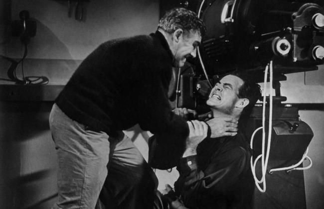 Paul Douglas e Robert Ryan in Clash by Night