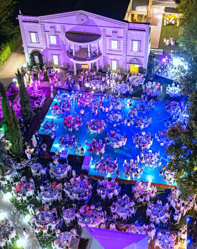 White Dinner Waer Show